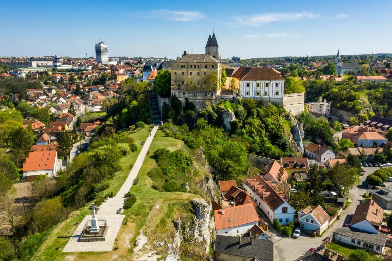 Villa Szofia Veszprem Apartments Buitenkant foto